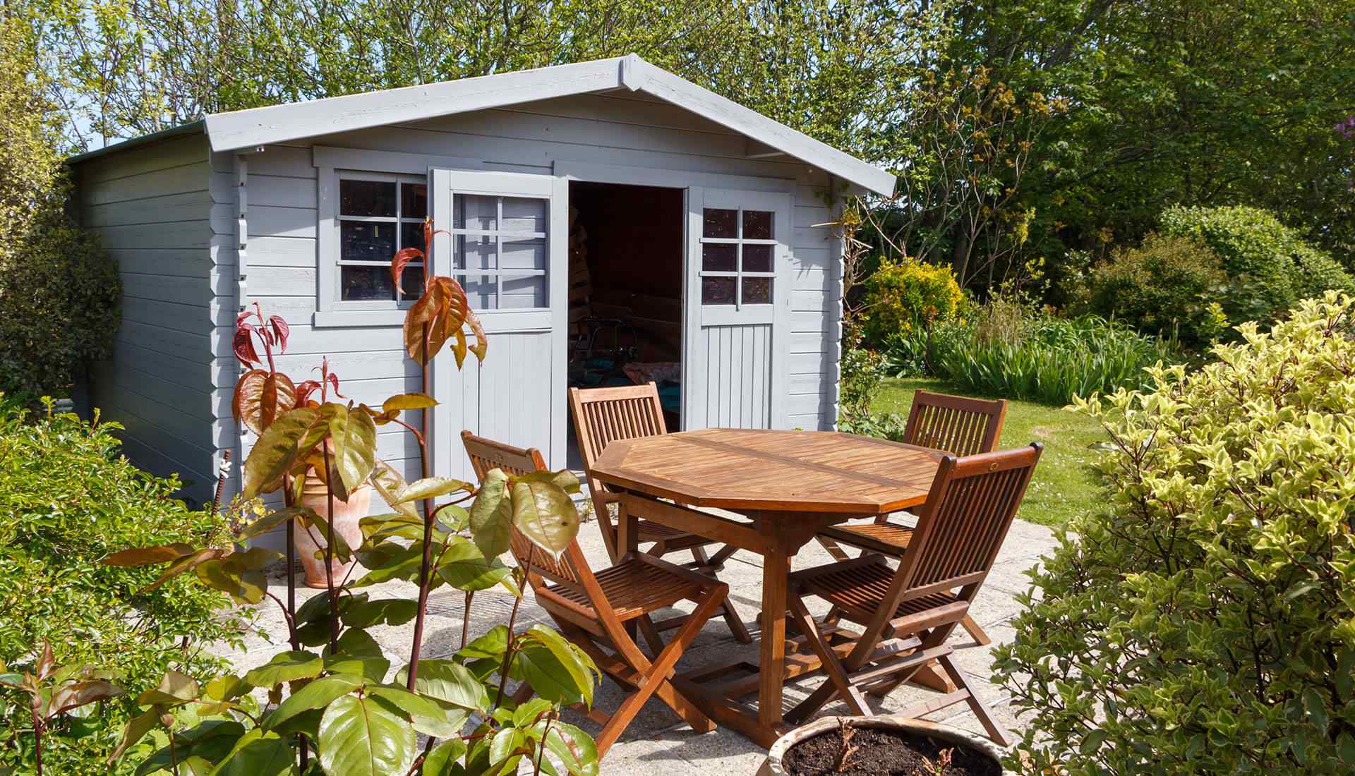 https://www.landscape-maintenance.co.uk/wp-content/uploads/2019/08/home_4_gallery_3.jpg